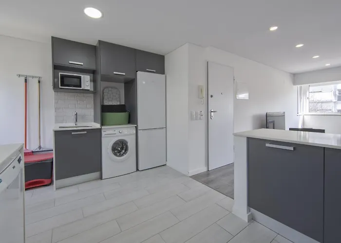 Olivais Modern By Homing *