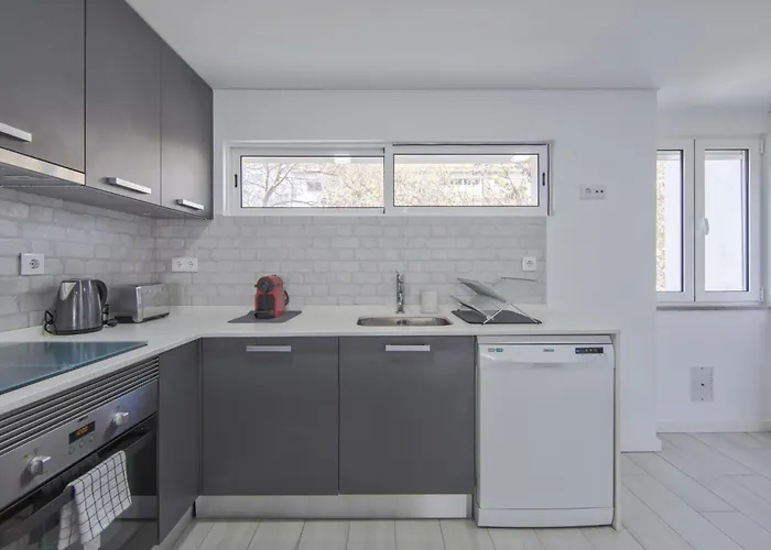 Olivais Modern By Homing