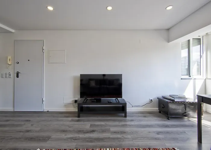 Olivais Modern By Homing