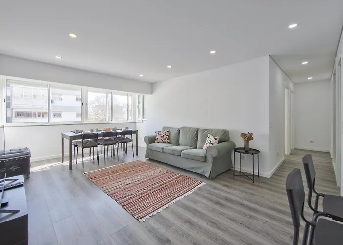 Olivais Modern By Homing Apartment