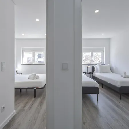 Olivais Modern By Homing Daire *