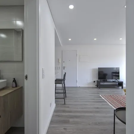 Daire Olivais Modern By Homing *